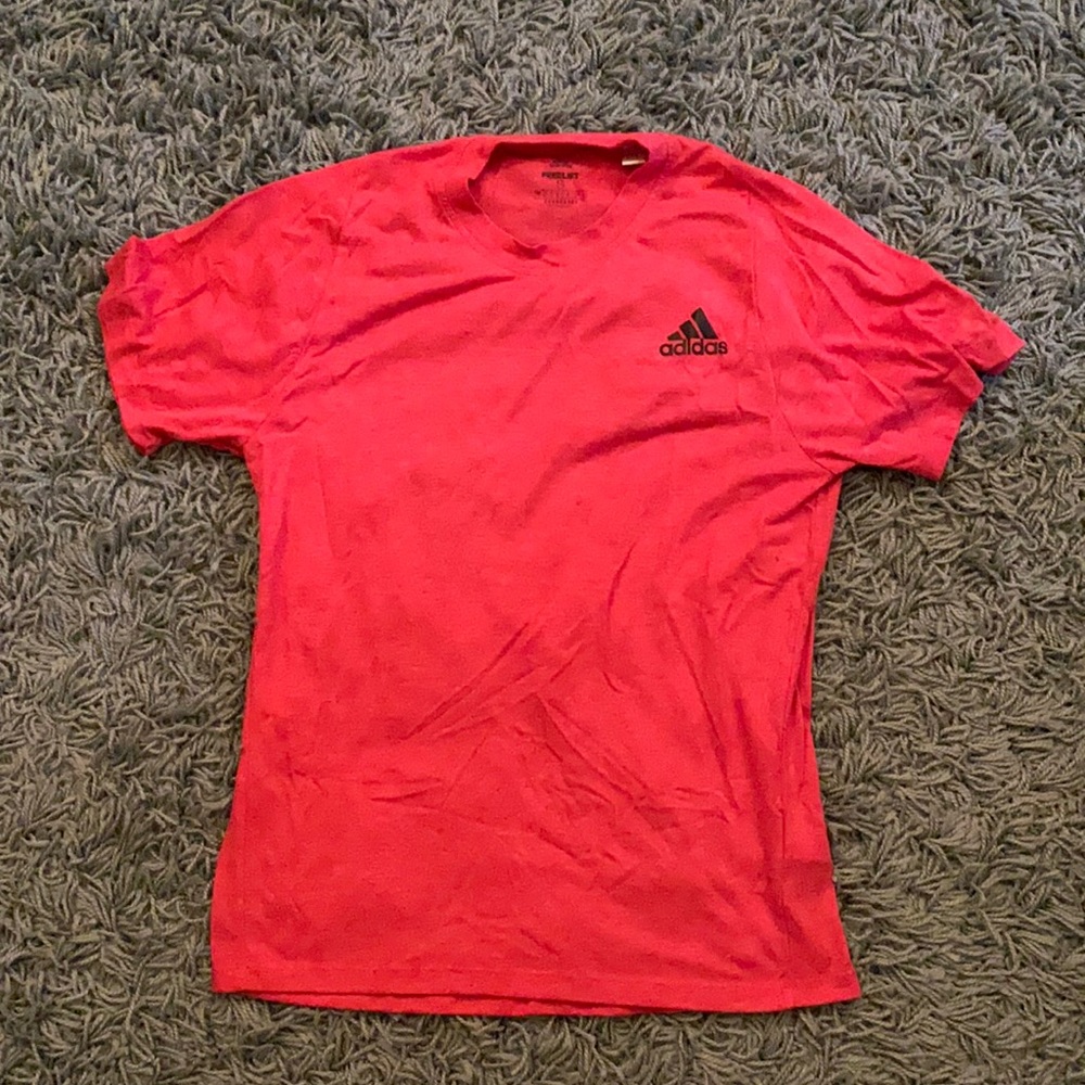 NWOT ADIDAS MENS T-SHIRT SIZE SMALL